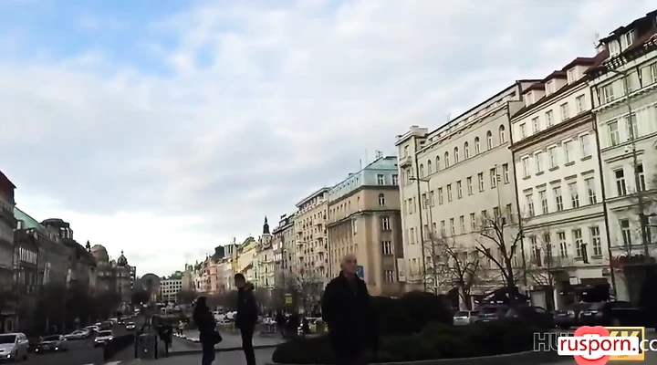 Деньги за секс: горячая баба отдаётся мужику